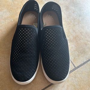 Time and Tru Slip On 10